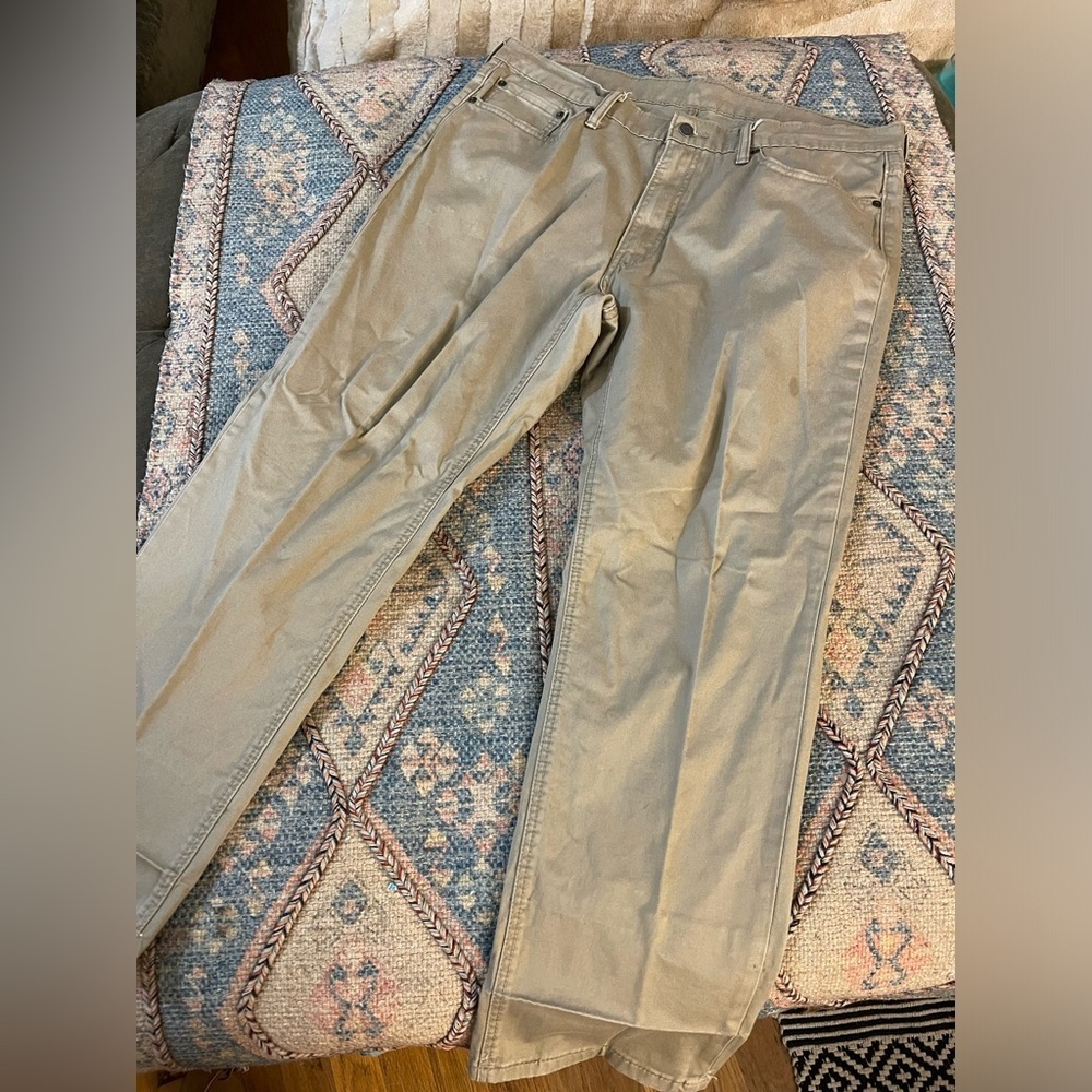 Men’s Levi’s khakis - Picture 2 of 4